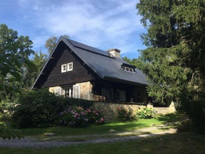 Гостиница Quietly located country house in Vielsalm with huge garden  Вьельсальм